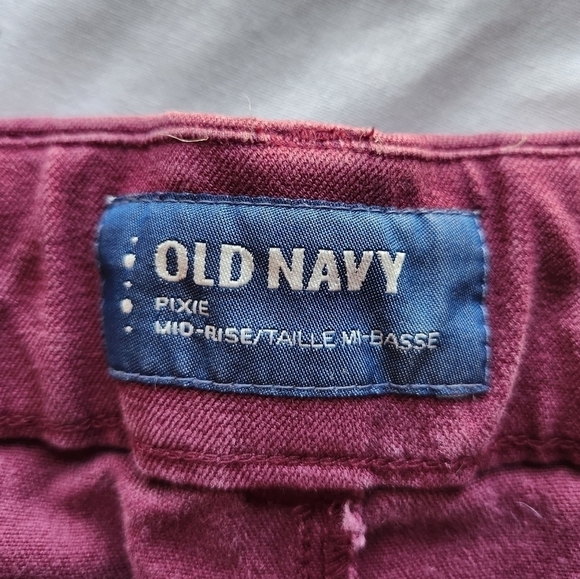 3 pairs of Old navy pixie midrise cropped pants - Picture 5 of 5